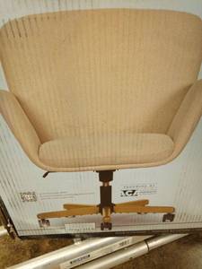 lot 1059 image: Henredon Modern Technology Cloth Computer Chair with Mid-Back Upholstered Swivel Height Adjustable Chair Makeup Chairs Butterfly Chairs Bedroom Vanity Chair for Girls Women - Retail $378