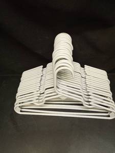 lot 1061 image: Grey Plastic Clothing Hangers Set of 18 - Retail $15