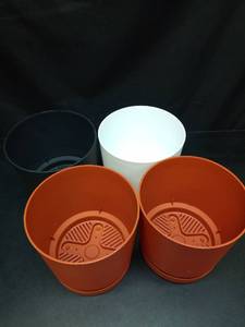 lot 1072 image: Room & Table Self-Watering Planters Set - Retail $25