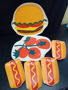 lot 1098 image: Fast Food Themed Picnic Set - Retail $25