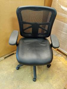 lot 1130 image: Black Mesh Back Ergonomic Office Chair with 4 Control Levers - Retail $99