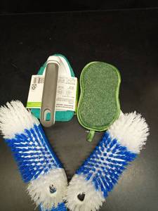 lot 1144 image: Mixed Lot Cleaning Tools Scrubbers Sponges Brushes - Retail $15