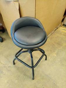 lot 1189 image: Adjustable Height Swivel Stool with Footrest pre-assembled - Retail $45