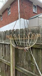 lot 2711 image: Metal Wire Hanging Basket Planter