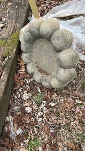 lot 2716 image: Flower shaped bird bath