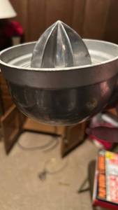 lot 2730 image: Aluminum Citrus Juicer with Reamer