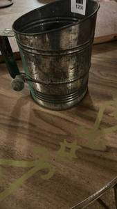 lot 2745 image: Metal Flour Sifter with Green Handle