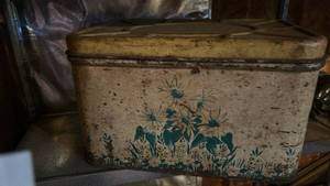 lot 8736 image: 1950s Metal Bread Box with Floral Design