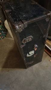 lot 8738 image: 1920s Steamer Trunk with Floral Interior