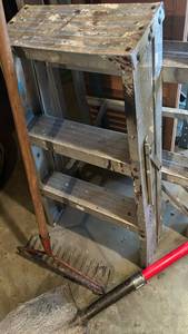 lot 8740 image: Industrial Aluminum Step Ladder