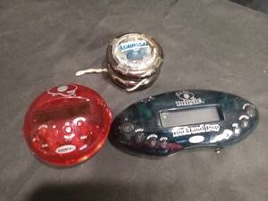 lot 4094 image: Retro Electronic Music Players and Yo-Yo Lot