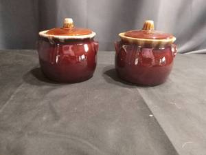 lot 4128 image: Hull Oven Proof Brown Drip Glaze Bean Pot Set with Lids