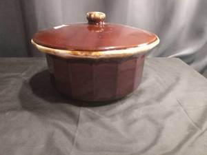 lot 4132 image: Brown Glazed Ceramic Casserole Dish with Lid