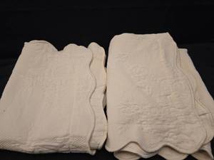 lot 3700 image: Cream Cotton King pillow shams with Scalloped Edges