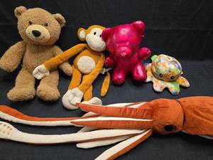 lot 3715 image: Mixed Stuffed Animal Collection Lot
