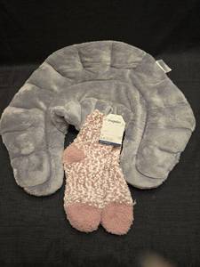 lot 3723 image: Snugadoo Plush Slippers with Fuzzy Socks Size 5-9 plus weighted neck wrap.