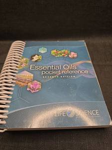 lot 3728 image: Essential Oils Pocket Reference Seventh Edition Life Science Publishing