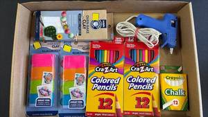 lot 59 image: Mixed Arts and Crafts Supply Bundle