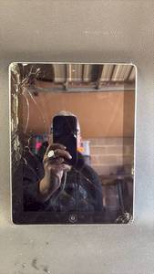 lot 70 image: 11 Inch iPad with Cracked Screen for Parts or Repair