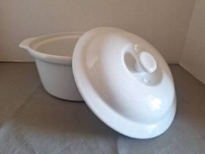 lot 100 image: 4 Quart Chefmate Ceramic Casserole Dish