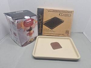 lot 109 image: NEW Geedel 2 in 1 Vegetable Cutter Kitchen Tool & Pampered Chef Small Bar Pan & Scraper