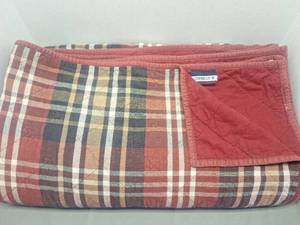 lot 128 image: Cremieux King Size Plaid Quilt Bedspread
