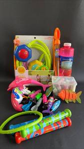 lot 138 image: Childrens Water Play Toy Set with Sprinkler and Bubbles