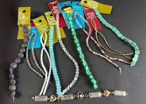 lot 144 image: NEW Assorted Glass and Stone Beads