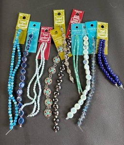 lot 145 image: NEW Assorted Glass and Stone Beads