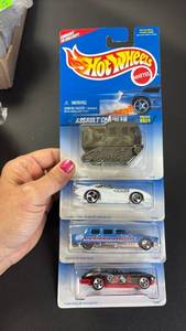 lot 155 image: Hot Wheels Collectable Die-Cast Cars Lot of (4)
