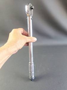 lot 178 image: Chrome Torque Wrench with Ratcheting Head