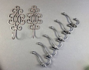 lot 180 image: Metal Decorative Wall Hooks Set