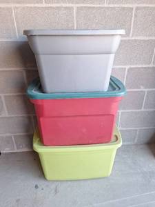 lot 198 image: 3 Totes