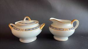 lot 202 image: Vintage Onondaga Pottery Company (O.P. Co.) Syracuse Porcelain Creamer and Sugar Bowl with Lid