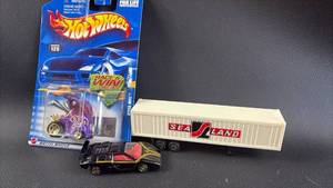 lot 209 image: Hot Wheels, Tomica Die Cast Cars and Vintage Sea Land Container Truck