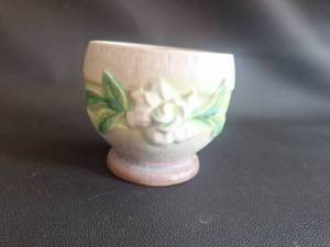 lot 212 image: Rare Find Roseville USA Pottery, Gardenia Jardiniere Planter Art Pottery bowl, dating to 1950s.