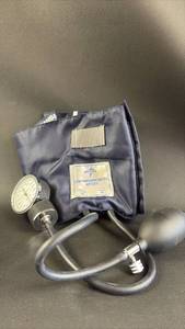 lot 224 image: Medline Manual Blood Pressure Cuff with Soft Storage Case
