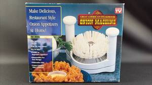lot 235 image: NIB Great American Steakhouse Onion Machine Kitchen Gadget & Set of 6 Taco Trays