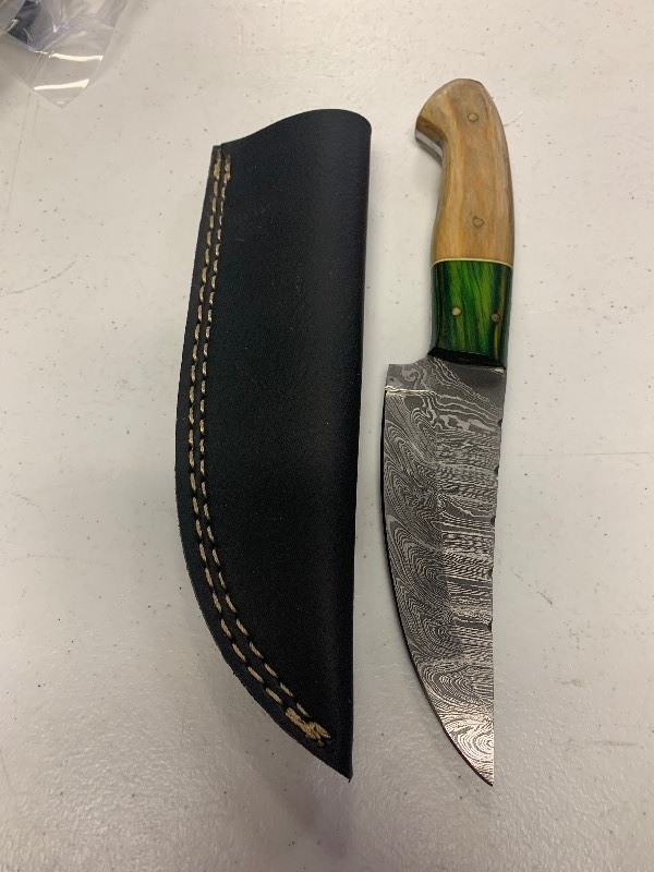 lot 33 image: Handcrafted Damascus Steel Full Tang Knife Blade Hunting Fishing Wood Handle with sheath approx 8.5 inches