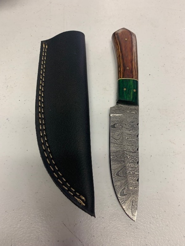 lot 35 image: Handcrafted Damascus Steel Full Tang Knife Blade Hunting Fishing Wood Handle with sheath approx 8.5 inches