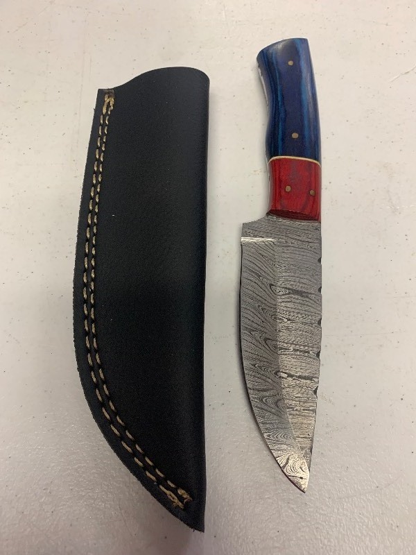 lot 37 image: Handcrafted Damascus Steel Full Tang Knife Blade Hunting Fishing Wood Handle with sheath approx 8 inches