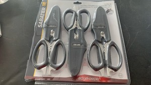 lot 20 image: Sabatier Edgekeeper 3-Piece Kitchen Scissors Set with Magnetic Sharpening Holders