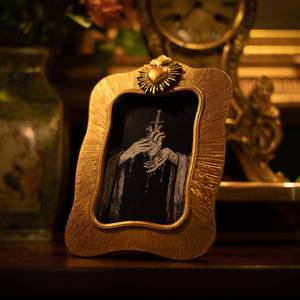 4x6 Vintage Picture Frame, Antique Bronze Gold Ornate Gothic Photo Frame for Wall Hanging or Tabletop Display, Decorative Heart Relief Design, Retro Home Decor, Photo Gallery Art - Retail: $17
