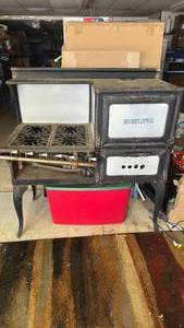 lot 43674 image: Antique Stove