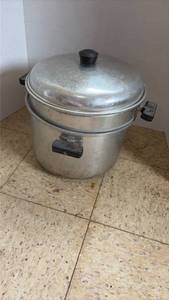 lot 5004 image: Large Aluminum Steamer Pot with Perforated Insert
