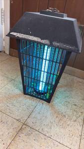 lot 5010 image: Electric Bug Zapper Insect Killer Lamp (works)