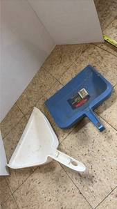 lot 5012 image: 3 Dustpan Set Blue, White, Green Plastic Cleaning Tools