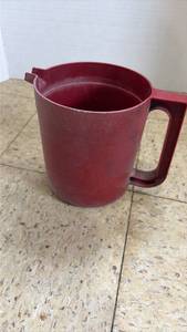 lot 5013 image: Tupperware Red Measuring Cup with Spout and Handle
