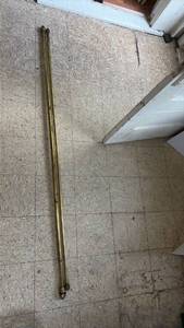 lot 5027 image: 2 Brass Extending curtain rods