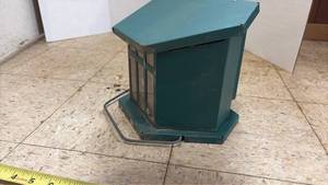 lot 5031 image: Green Metal Hexagonal bird Feeder with Wire Handle